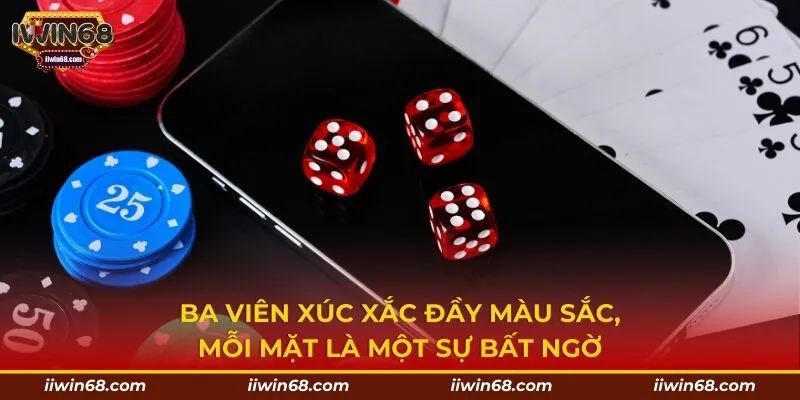 Ba viên xúc xắc đầy màu sắc, mỗi mặt là một sự bất ngờ